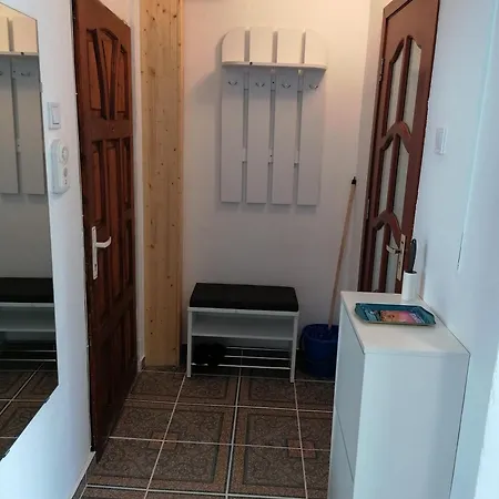 Apartment Plopilor - Studio 2nd Floor